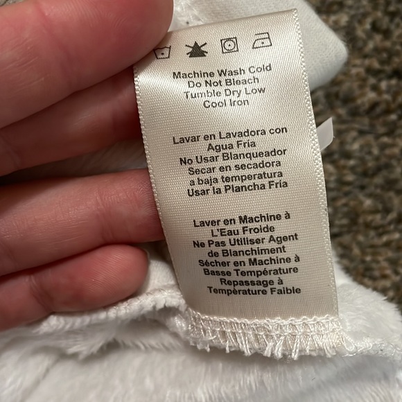 UGG Womens Vest - Picture 9 of 9